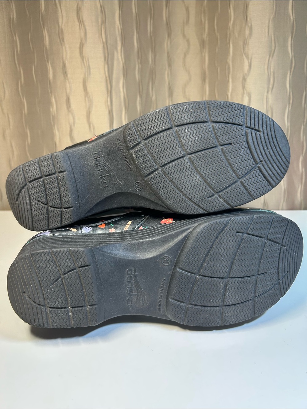 Dansko LT Pro Patent Hero Hospital Nursing Nurse Clogs Women's 39 (US 8.5-9) - Picture 11 of 16